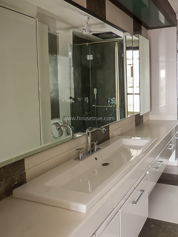 4 BHK Flat For Rent in Shanti Niketan