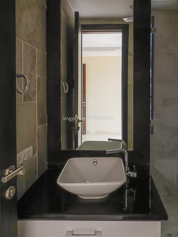 4 BHK Flat For Rent in Shanti Niketan