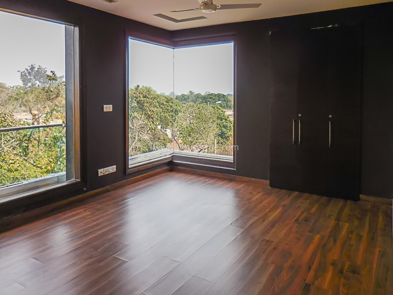 4 BHK Flat For Rent in Shanti Niketan