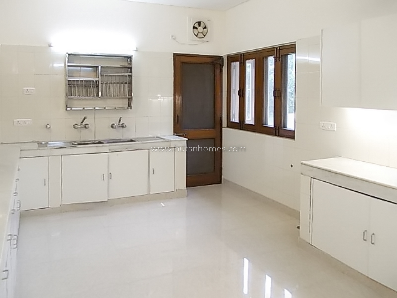 3 BHK Farm House For Rent in Dlf Chattarpur Farms