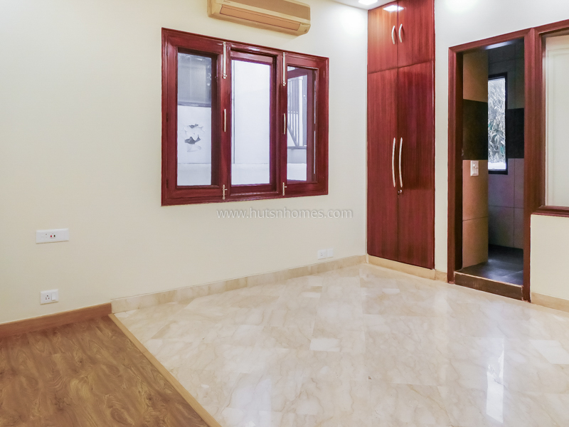 4 BHK Duplex For Rent in Chanakyapuri