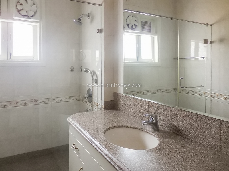 4 BHK Flat For Rent in Vasant Vihar