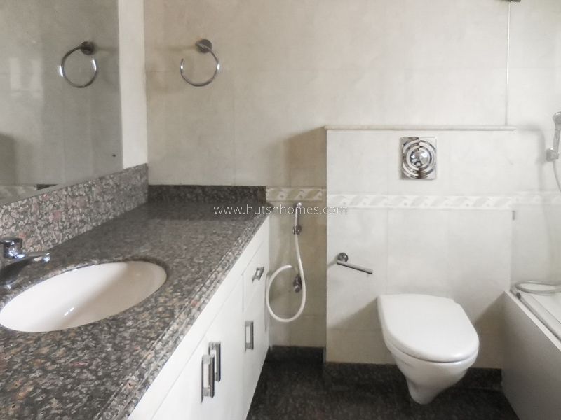 4 BHK Flat For Rent in Vasant Vihar