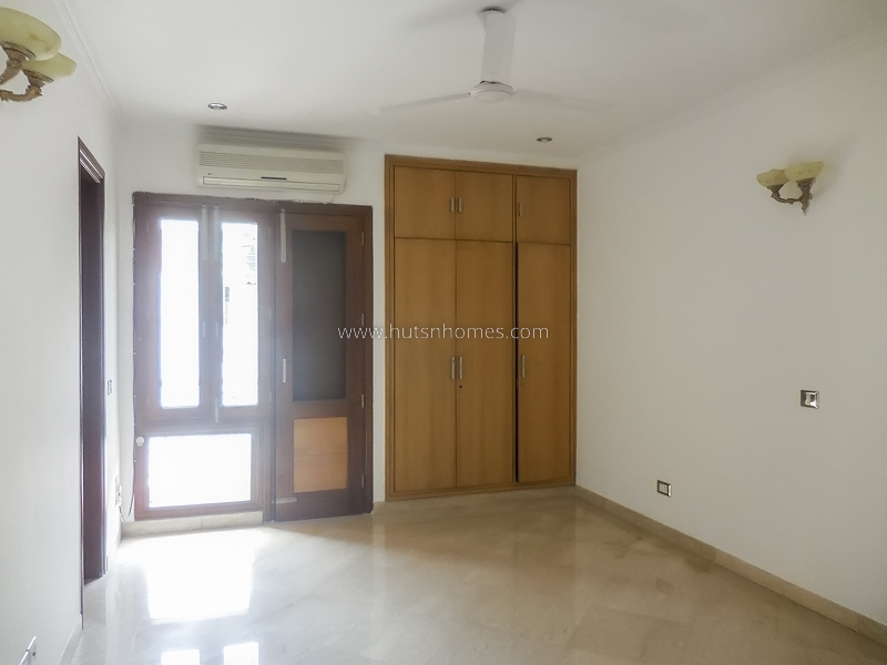 4 BHK Flat For Rent in Vasant Vihar