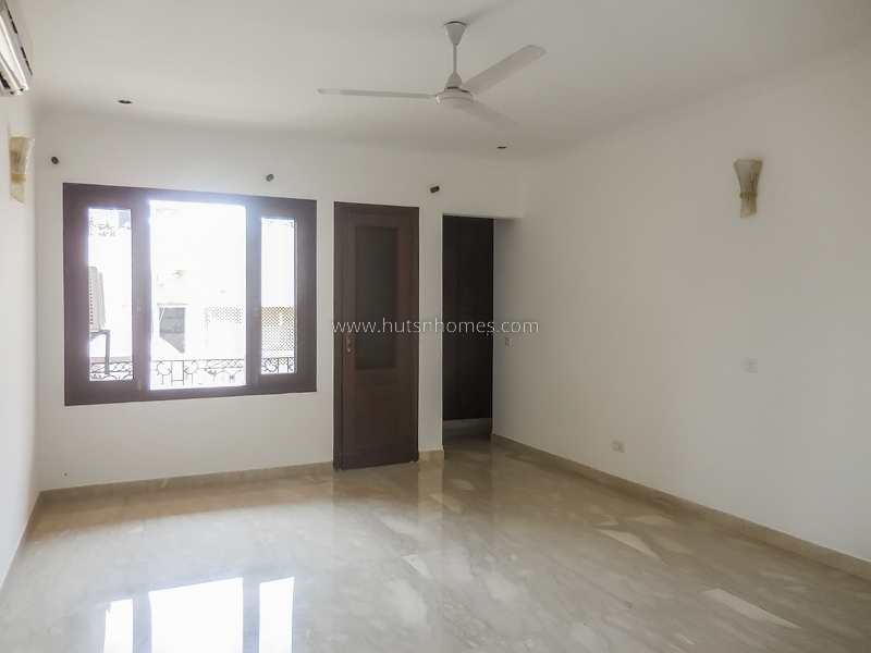 4 BHK Flat For Rent in Vasant Vihar