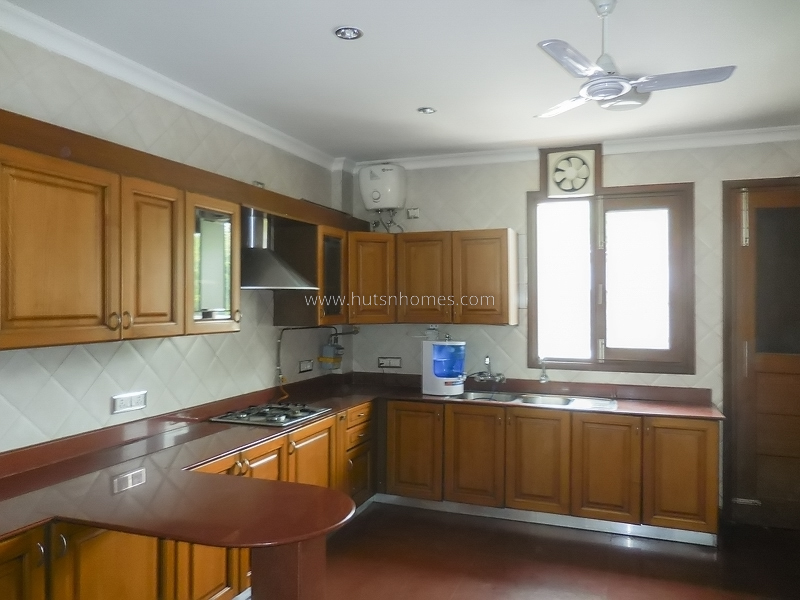 4 BHK Flat For Rent in Vasant Vihar