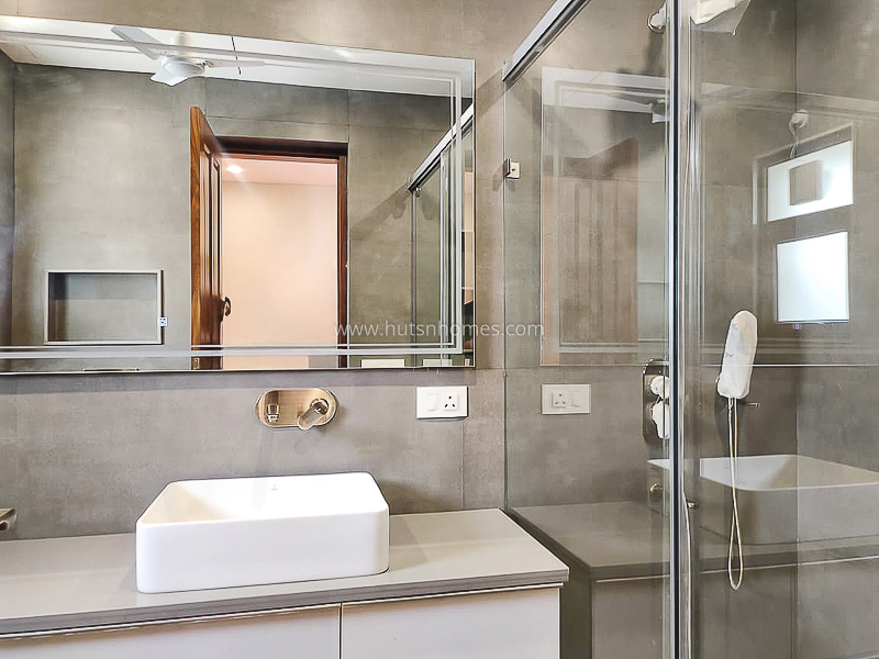 4 BHK Flat For Rent in Vasant Vihar