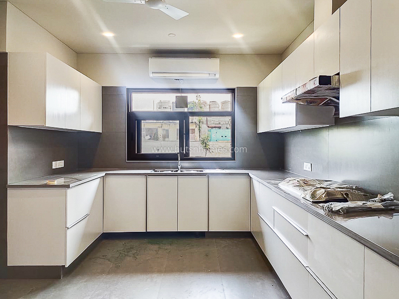 4 BHK Flat For Rent in Vasant Vihar