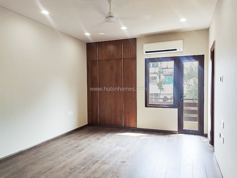 4 BHK Flat For Rent in Vasant Vihar