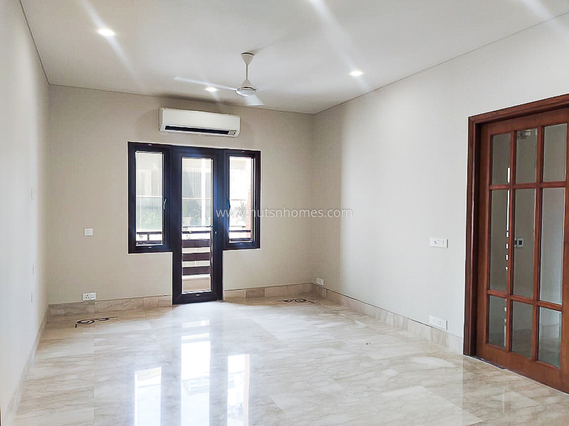 4 BHK Flat For Rent in Vasant Vihar