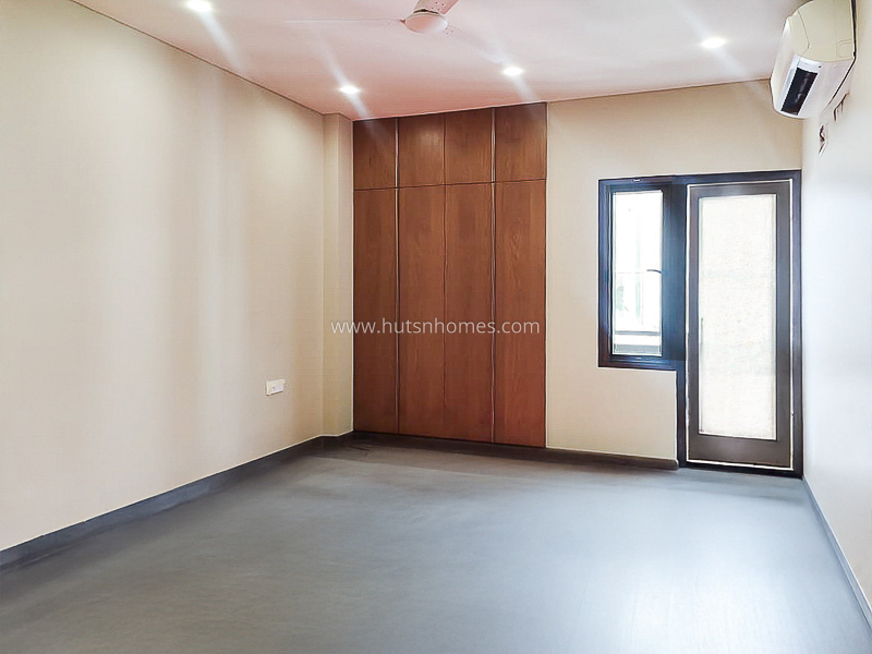 4 BHK Flat For Rent in Vasant Vihar