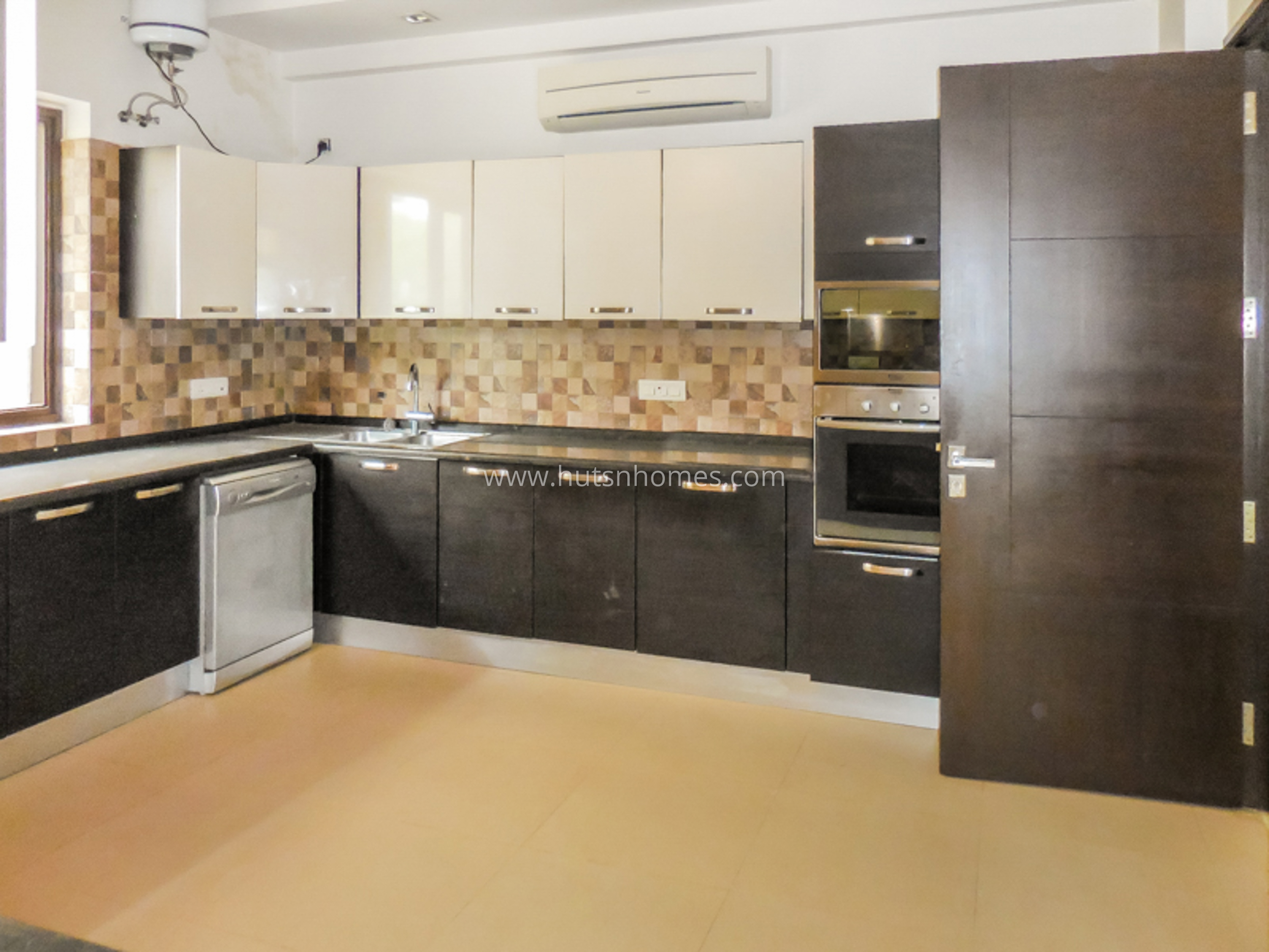 4 BHK Flat For Rent in Anand Lok