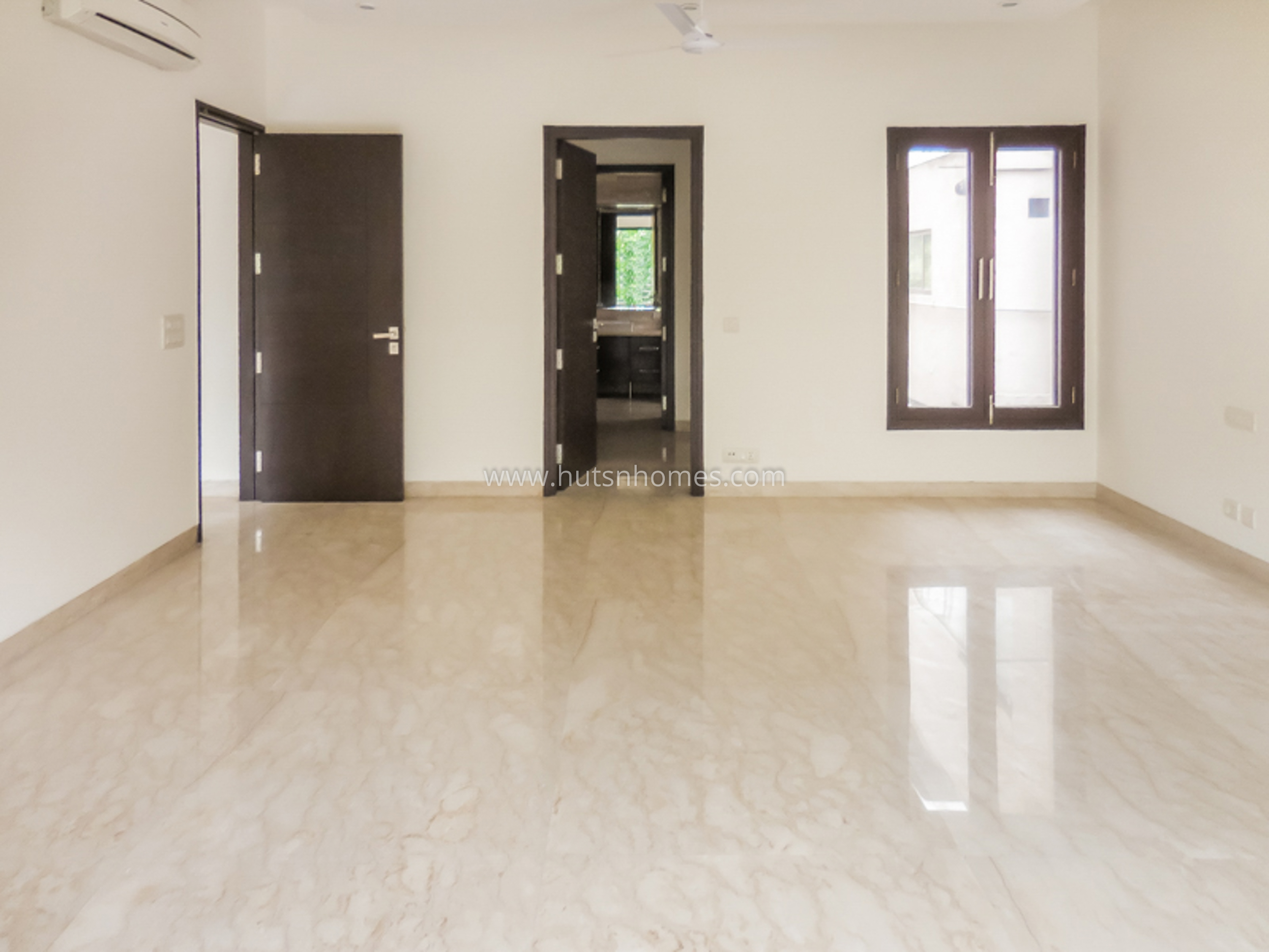 4 BHK Flat For Rent in Anand Lok