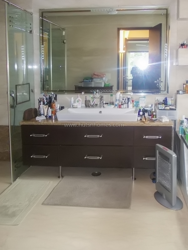 4 BHK Flat For Rent in Anand Lok