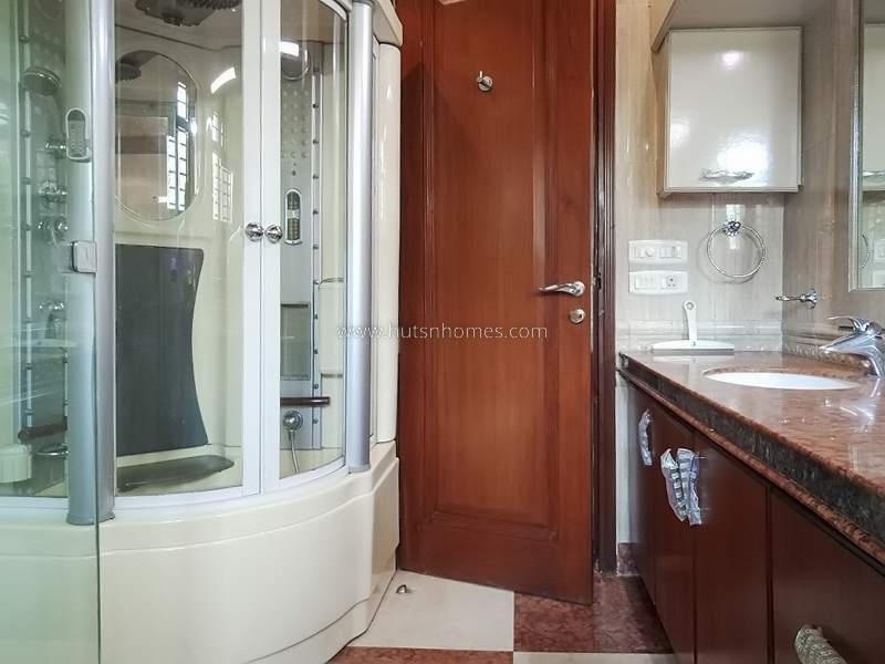 4 BHK Flat For Rent in Vasant Vihar