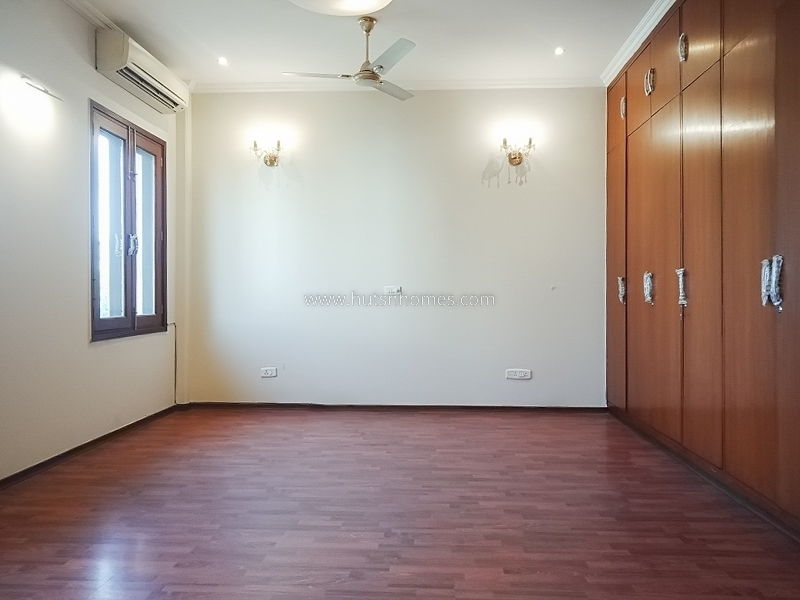 4 BHK Flat For Rent in Vasant Vihar