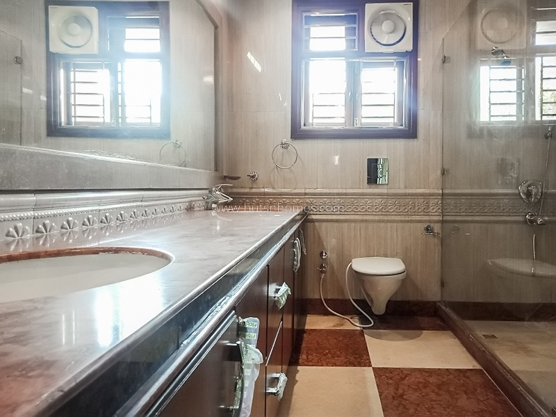 4 BHK Flat For Rent in Vasant Vihar