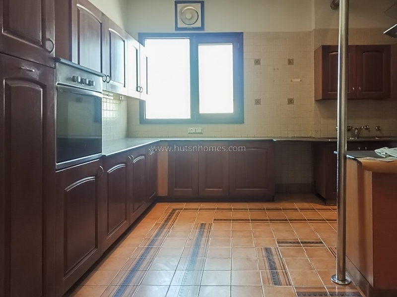 4 BHK Flat For Rent in Vasant Vihar