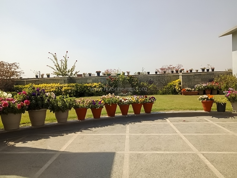 4 BHK Flat For Rent in Vasant Vihar