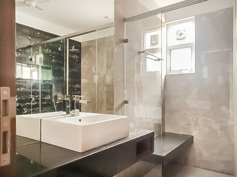 4 BHK Flat For Rent in Vasant Vihar