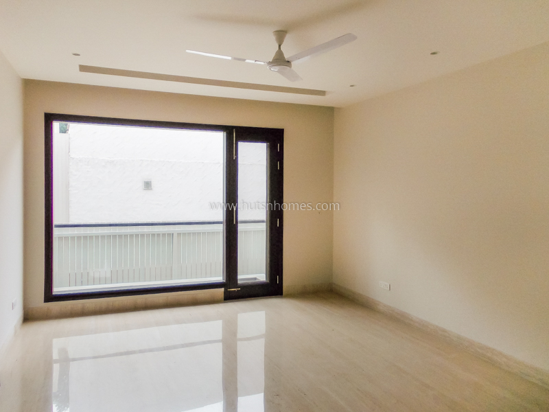 5 BHK Flat For Rent in Vasant Vihar