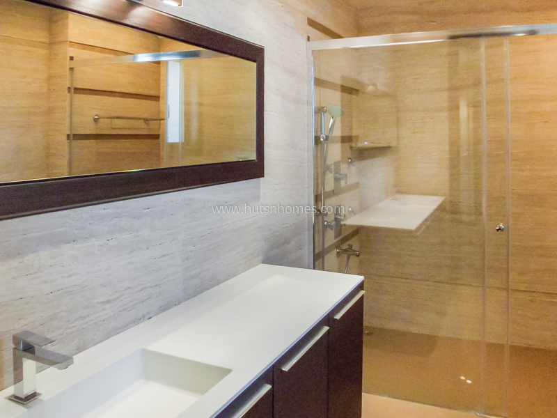 5 BHK Flat For Rent in Vasant Vihar