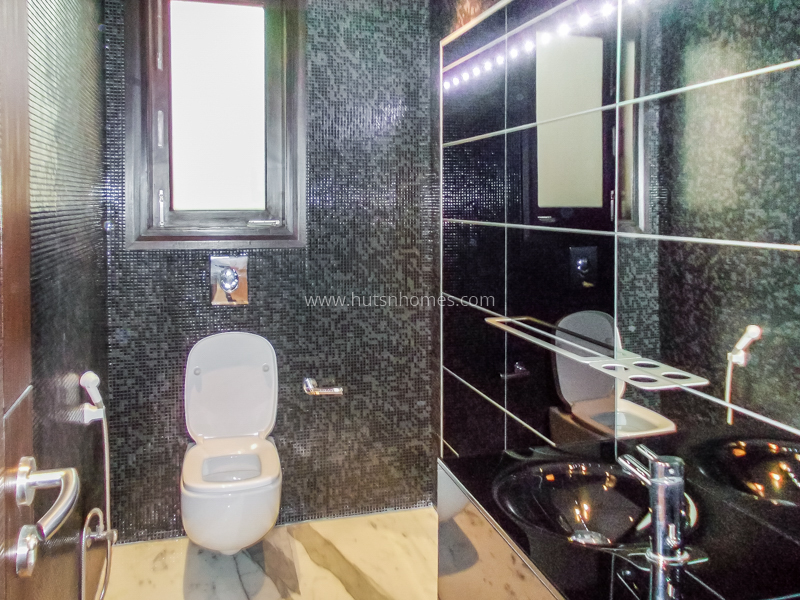 5 BHK Flat For Rent in Vasant Vihar