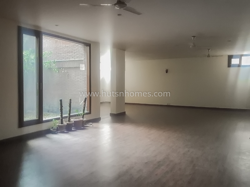 4 BHK Flat For Rent in Vasant Vihar