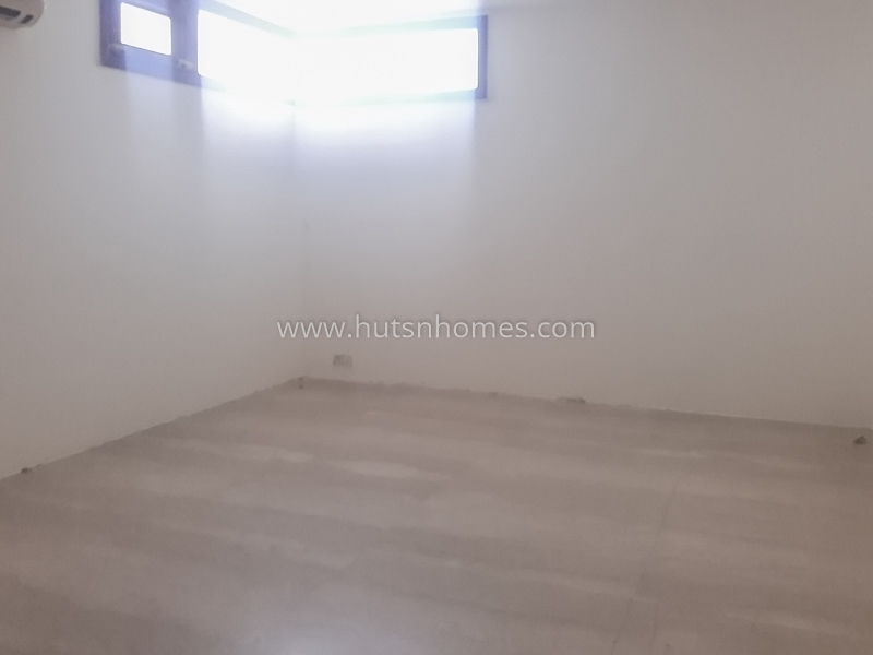 4 BHK Flat For Rent in Vasant Vihar