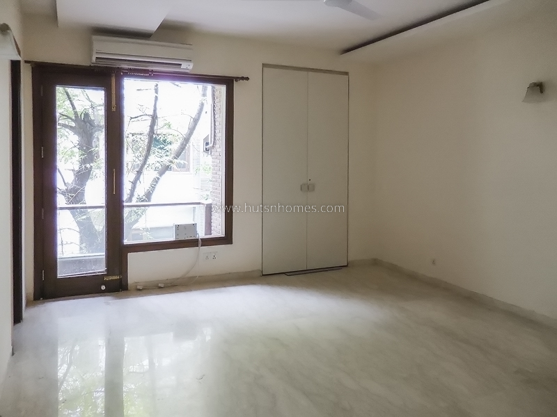 5 BHK Flat For Rent in Vasant Vihar