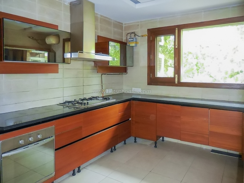 5 BHK Flat For Rent in Vasant Vihar