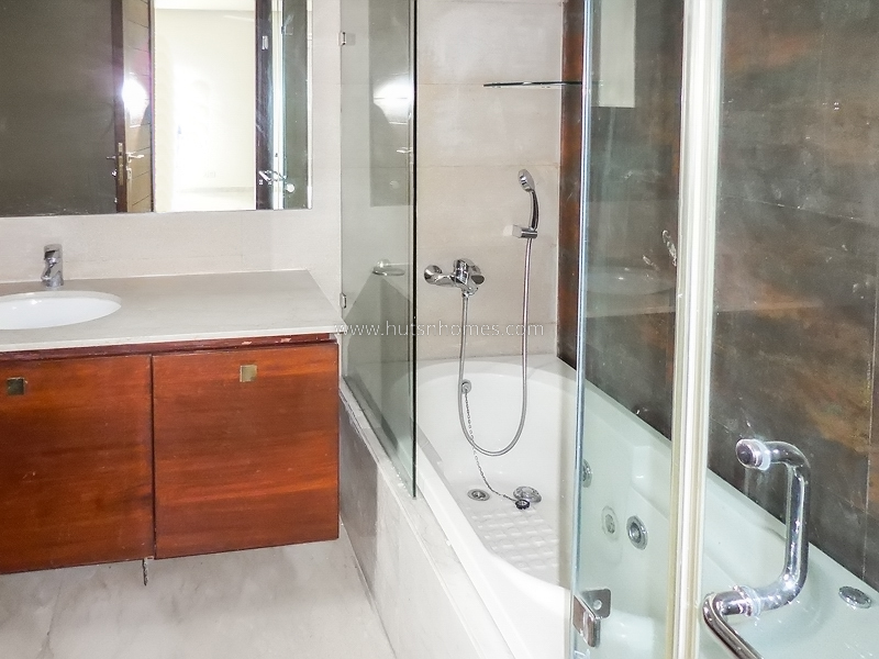 5 BHK Flat For Rent in Vasant Vihar