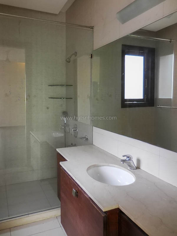 5 BHK Flat For Rent in Vasant Vihar