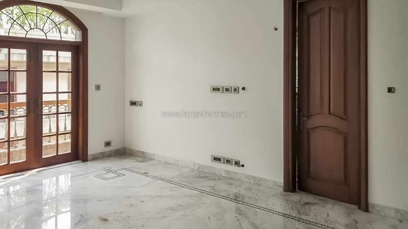 4 BHK Flat For Rent in Vasant Vihar