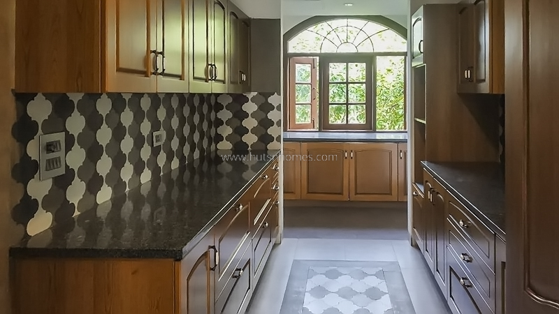 4 BHK Flat For Rent in Vasant Vihar