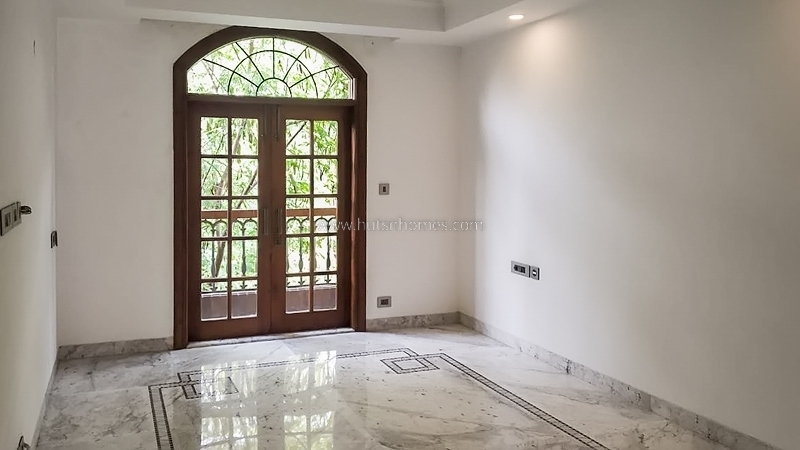 4 BHK Flat For Rent in Vasant Vihar