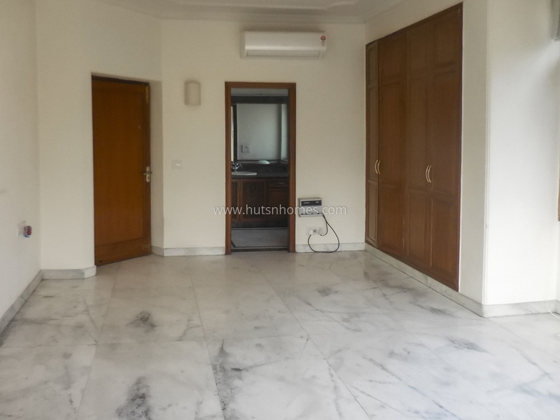 4 BHK Flat For Rent in Sundar Nagar