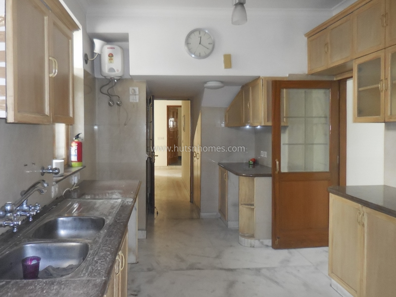 4 BHK Flat For Rent in Sundar Nagar