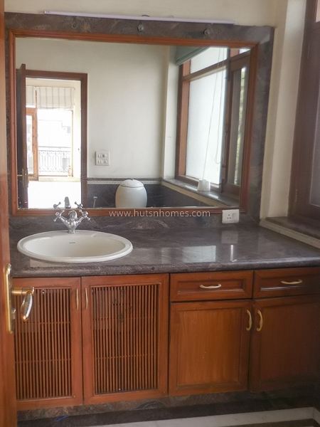 4 BHK Flat For Rent in Sundar Nagar