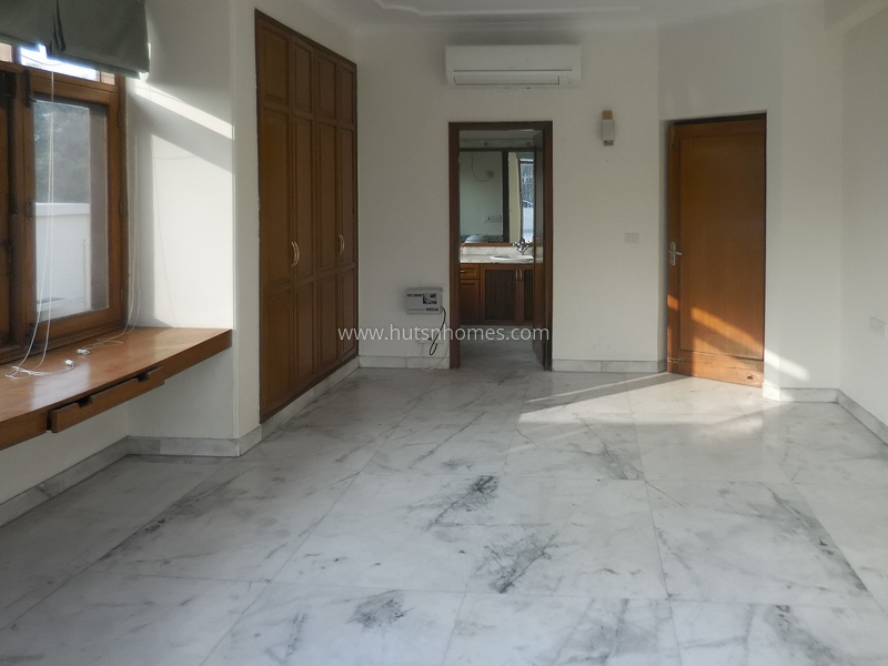 4 BHK Flat For Rent in Sundar Nagar