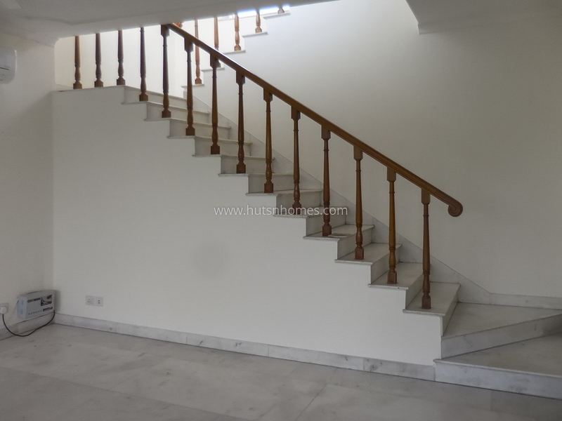 4 BHK Flat For Rent in Sundar Nagar