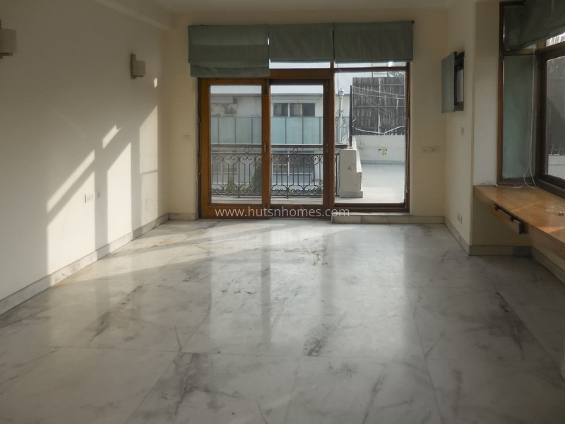 4 BHK Flat For Rent in Sundar Nagar