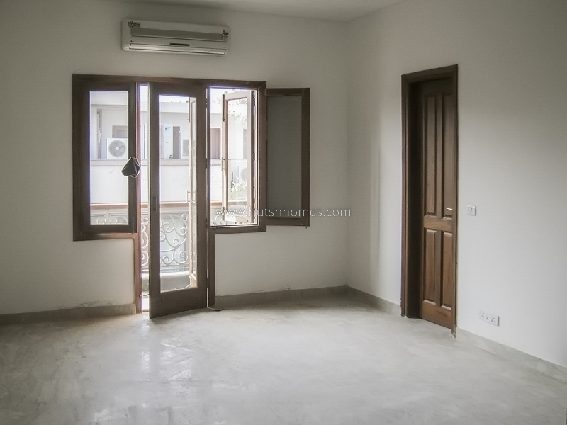 5 BHK Flat For Rent in Vasant Vihar