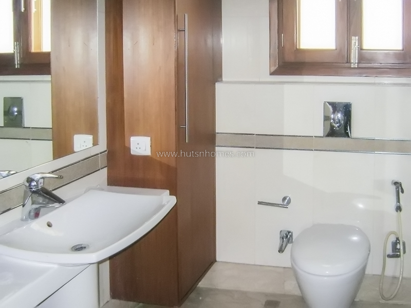 5 BHK Flat For Rent in Vasant Vihar