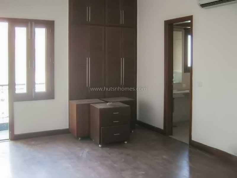 5 BHK Flat For Rent in Vasant Vihar