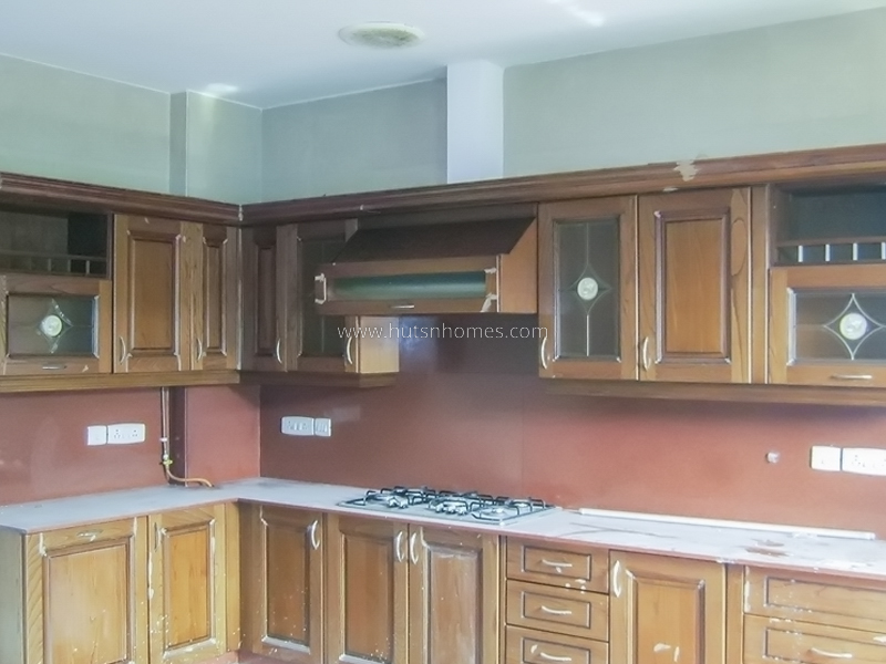 5 BHK Flat For Rent in Vasant Vihar