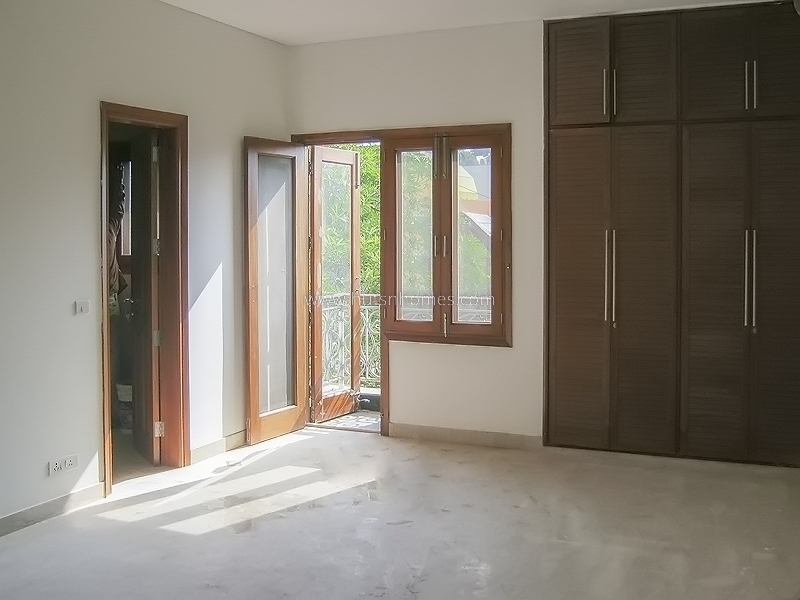 5 BHK Flat For Rent in Vasant Vihar