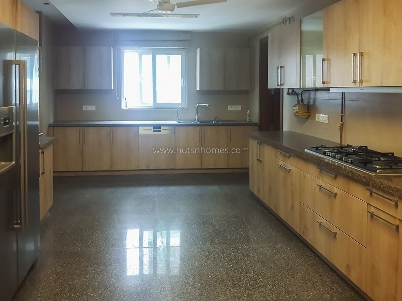 4 BHK Flat For Rent in Vasant Vihar