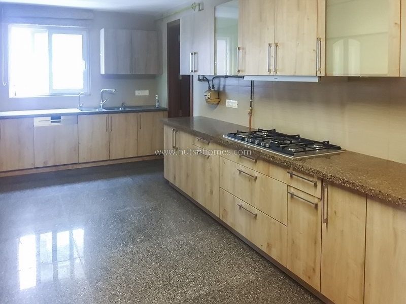 4 BHK Flat For Rent in Vasant Vihar