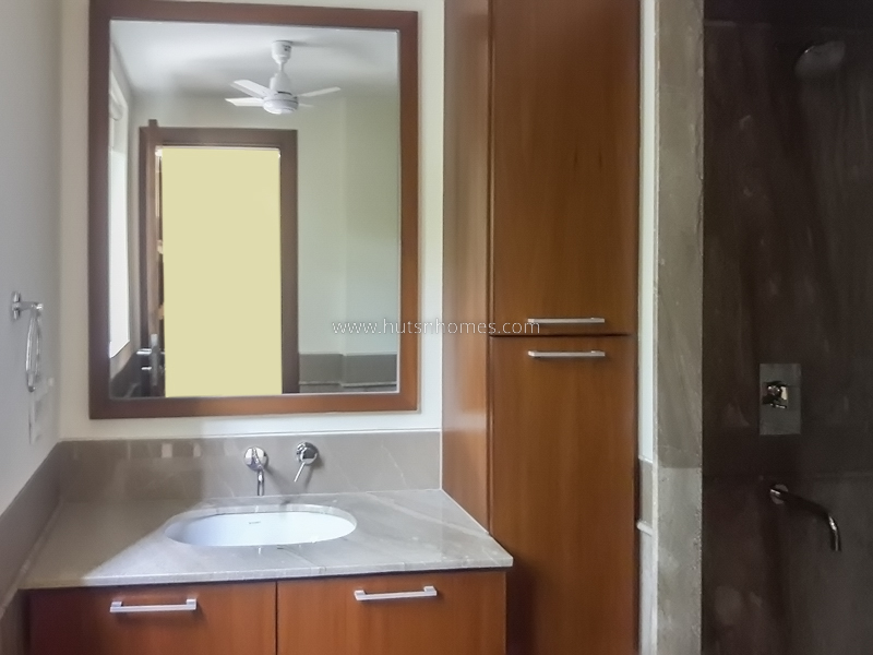 4 BHK Flat For Rent in Vasant Vihar